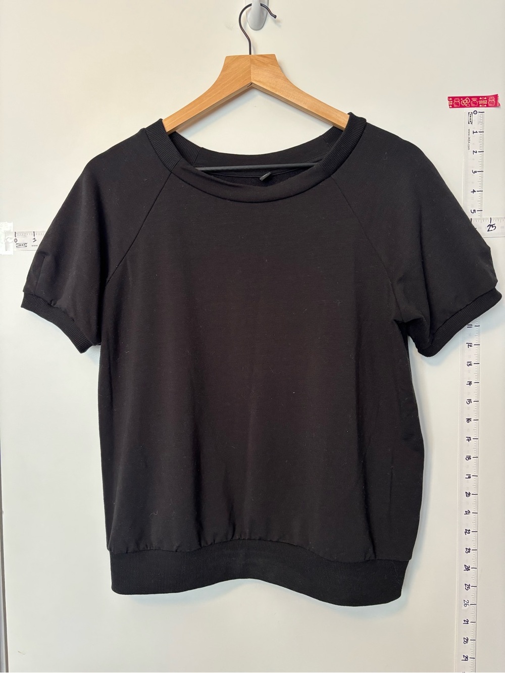 Uniqlo Black Short Sleeve Pullover Sweatshirt